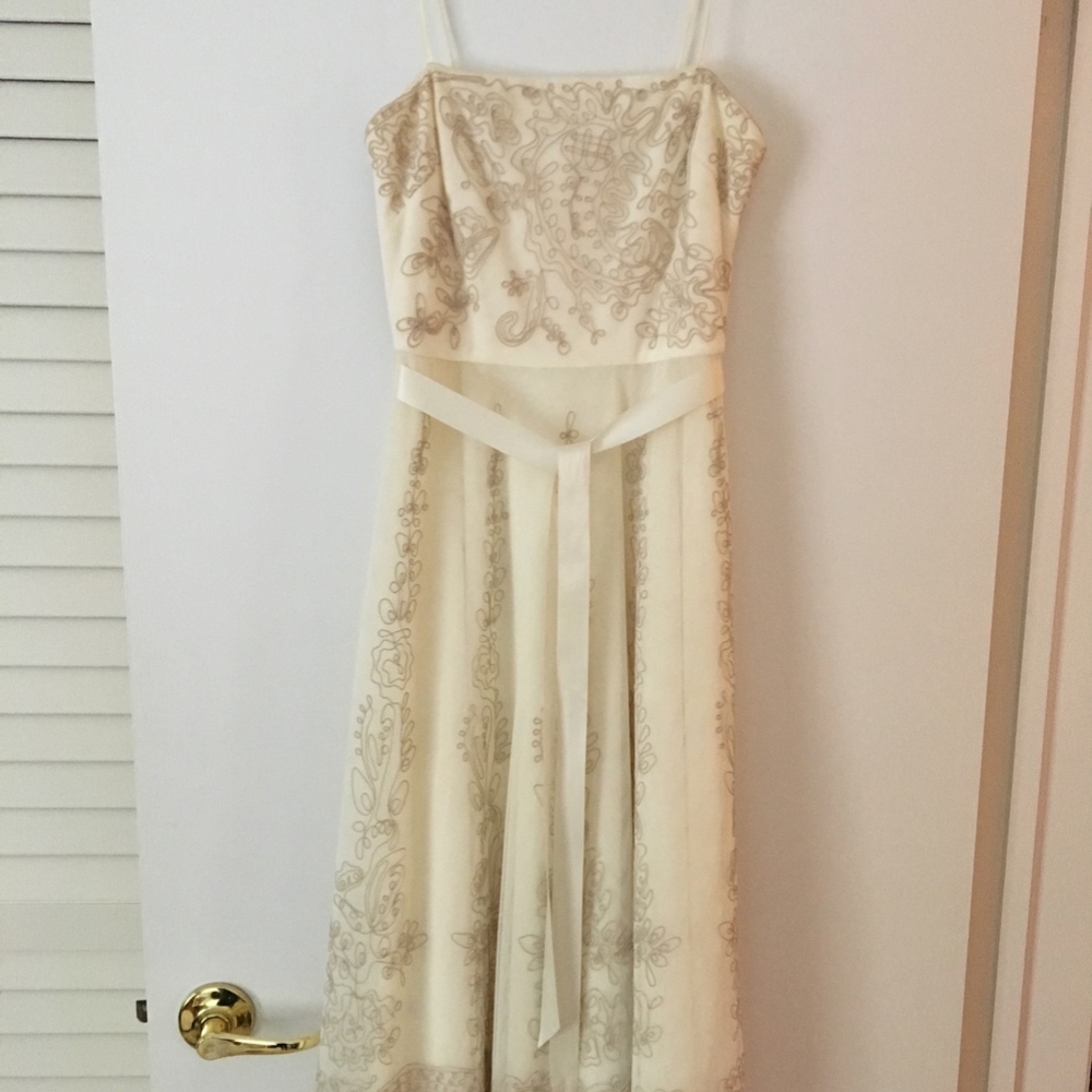 Dress - Picture 2 of 4